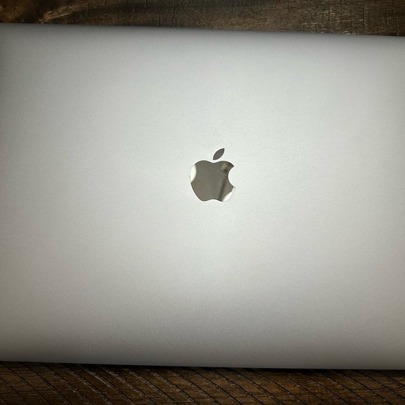 MacBook Pro 2016 15 inch 256SSD 16GB RAM